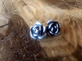 treaty_rose_earrings 